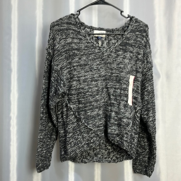 Universal Thread Tops - Universal thread women’s top. 1587